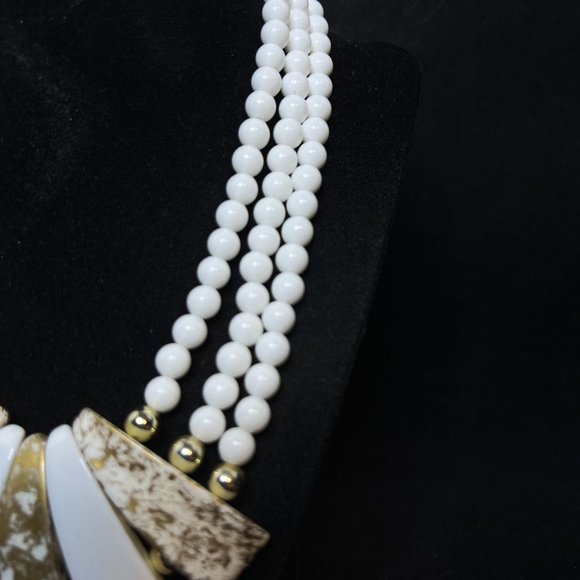 Vintage Gold Tone And White Triple Strand Beaded Necklace (311) - Picture 4 of 7
